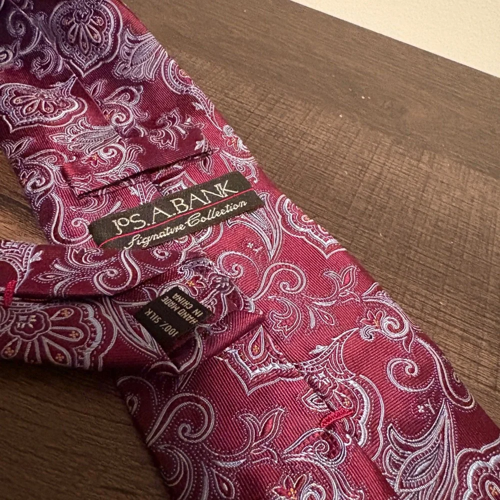 Jos A Bank Signature Collection Mens Silk Red Paisley‎ Necktie